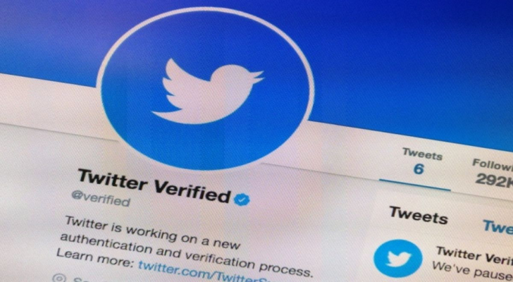 خطوات توثيق حساب تويتر بالعلامة الزرقاء للمستخدمين العاديين